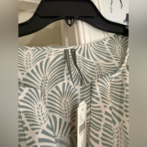 The Loverly Grey x Anthropologie Collection XL - Picture 8 of 8